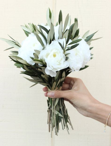 Bouquet Greenery, Small Wedding Bouquets, Simple Wedding Bouquets, White Flower Bouquet, Diy Bridal Bouquet, Cascading Wedding Bouquets, Greenery Bouquet, Olive Leaves, White Wedding Flowers