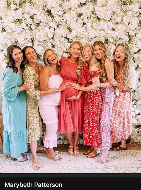 Maternity Photoshoot With Friends, Mom To Be Photoshoot With Friends, Group Maternity Photoshoot, Pregnant With Friends Photos, Pregnancy Photoshoot With Friends, Maternity Shoot With Friends, Baby Shower Poses, Baby Shower Poses With Friends, Baby Shower Photography Poses