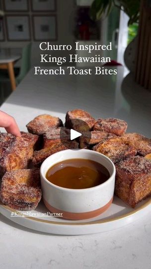 French Toast Bites Recipe, Breakfast For Christmas Morning, Breakfast For Christmas, Churro French Toast, French Toast Batter, French Toast Bites, French Toast Breakfast, Hawaiian Rolls, French Toast Easy