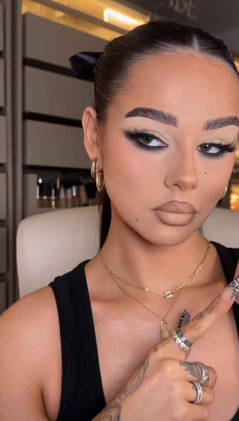 Jordanlipscombee on tiktok Jordan Lipscombe Makeup, Jordan Lipscombe, Outfits December, Painted Face, Reference Pics, Glamour Makeup, Make Up Inspo, Paris Outfits, Makeup Obsession