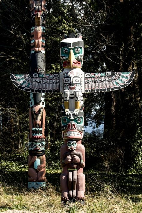 Pacific Northwest Totem Pole, Native American Totem Poles, Portfolio Moodboard, Native Decor, Native American Totem, Pacific Northwest Art, Totem Poles, Traditional Motifs, Totem Pole