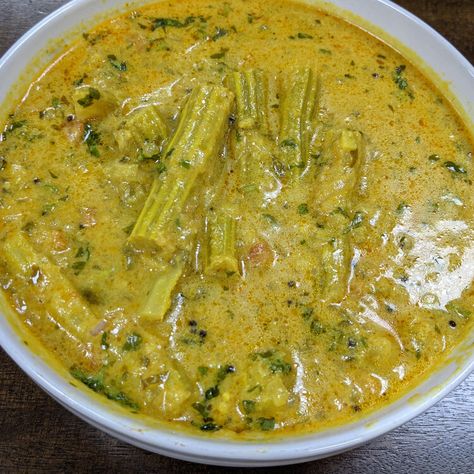 Chhaya's Food Veg Curry Recipes, Indian Gravy Recipe, Drumstick Curry, Vegetarian Curries, Veg Gravy, Pickle Mango Recipe, Chat Masala, Lunch Recipes Indian, Andhra Recipes