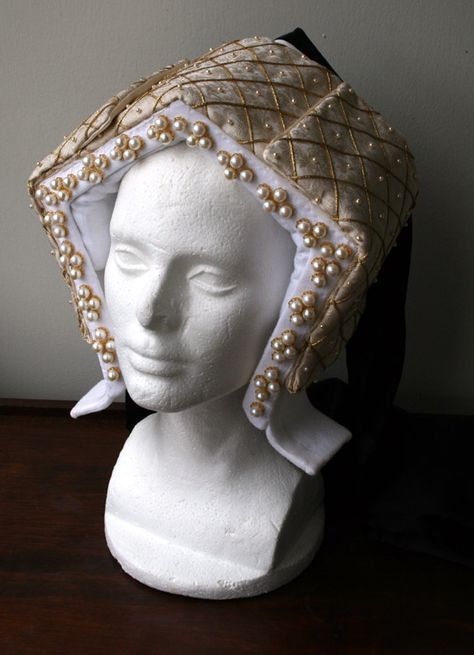 Gable hood Tudor Headdress, French Hoods, Gable Hood, Tudor Gown, Medieval Hats, 16th Century Fashion, Tudor Dress, Tudor Fashion, Historical Hats