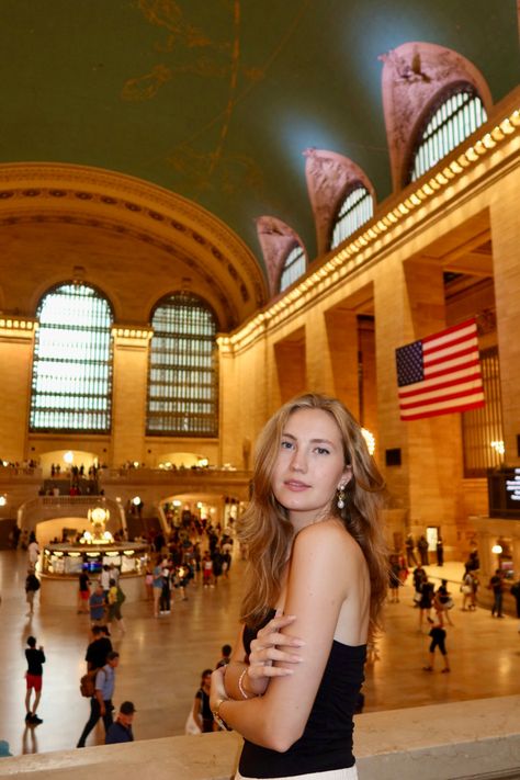 Grand central station 🇺🇸✨ Insta: rebeccavansteeg Nyc Selfies, New York Selfie, Grand Central Station New York, Spring Nyc, Nyc Photo Ideas, Nyc Pics, New York City Pictures, Instagram Blogging, Fashion Pose