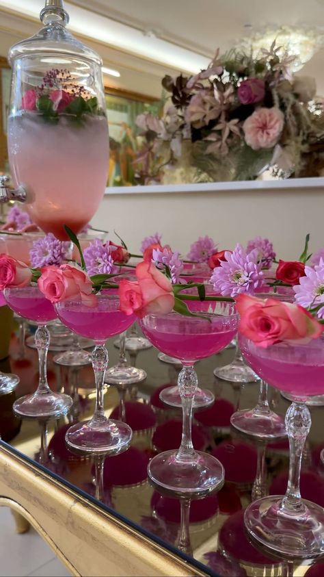 Pink Brunch, Event Aesthetic, Drink Tables, Cocktail Station, Sweet Sixteen Birthday Party Ideas, Pretty Alcoholic Drinks, 21st Bday Ideas, Pretty Cocktails, Birthday Drinks