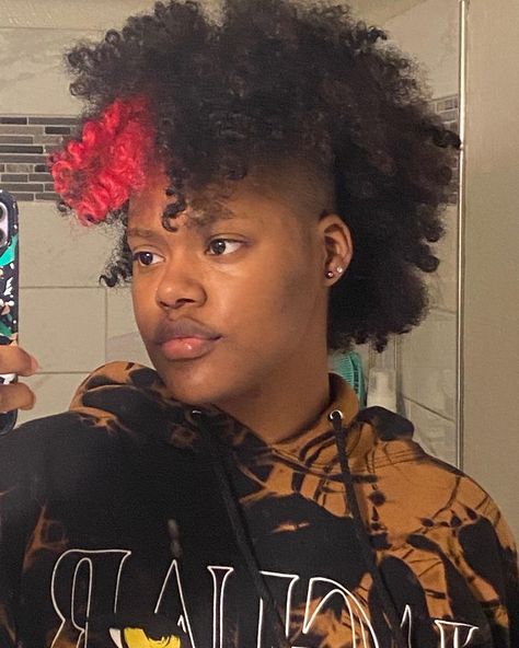 Black girl with an Afro mullet hairstyle. Shaved Curly Hair, Afro Mullet, Enby Hair, Queer Haircut, Hair Like Wool, Short Natural Curly Hair, Curly Mullet, Dyed Hair Inspiration, Shaved Sides