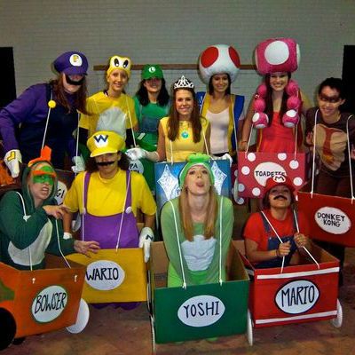 Mario Kart Costumes, Funny Group Halloween Costumes, Super Mario Costumes, Luigi Costume, Best Group Halloween Costumes, 2015 Halloween Costumes, Cute Group Halloween Costumes, Group 8, Fest Temaer