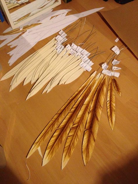 Felt Wings Diy, Cosplay Feathers, Felt Feathers, Lightning Cosplay, Lightning Photos, Types Of Feathers, Cosplay Wings, Diy Wings, Makijaż Smokey Eye