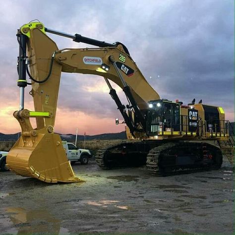 Army Tech, Cat Construction, Caterpillar Excavator, Earth Moving Equipment, Caterpillar Equipment, Cat Excavator, Heavy Construction Equipment, Engineering Jobs, Wood Core