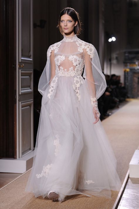 Wedding Dresses Vogue, Valentino Bridal, Valentino Runway, Haute Couture Wedding Dress, Pierpaolo Piccioli, Valentino Haute Couture, Valentino Couture, Fairy Clothes, Couture Wedding Gowns