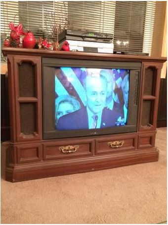 Zenith Console TV - $25 (Yonkers)  Zenith Console TV 25". A piece of Furniture. Works perfectly in great condition. Must move yourself and will need two people to do so...heavy. Old Tv Consoles, Franke Kitchen Sinks, House Restoration, Carved Wood Frame, Repurposed Items, Diy Makeover, Box Tv, Retro Tv, Tv Console