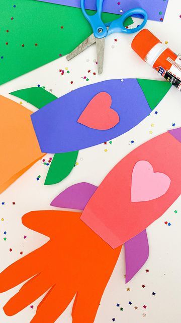 Kids Craft and Learning Page on Instagram: "Rocket Valentine 🚀💕 follow @abcdeelearning for more kids crafts" Rocket Valentine, Rocket Craft, Preschool Valentines, Valentines Day Activities, Preschool Learning Activities, Valentine Fun, Valentines For Kids, Preschool Learning, Arts And Crafts For Kids