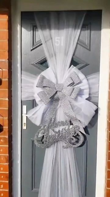 BestOfChristmas on Instagram: "Rate this outta 10🤩 TT: lovealwaysballoons #Christmas #xmas #decor #decoration #christmasdecor #snowman #snow #love #food #bestofchristmasss" Christmas Tulle Decorations, White Christmas Door Decorations, Tulle Bows Diy Christmas, Christmas Bow Door Decor, Xmas Chandliers Inside With Xmas Wreath With White Tulle, Baby Door, Christmas Front Doors, Welcome Baby, Christmas Tree Decorations