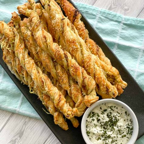 Cheese and Pesto Twists Pesto Pastry, Pesto Twists, Pastry Twists, Puff Pastry Twists, Yoghurt Dip, Cheese Twists, Pesto Cheese, Cheese Puff, Twisted Recipes