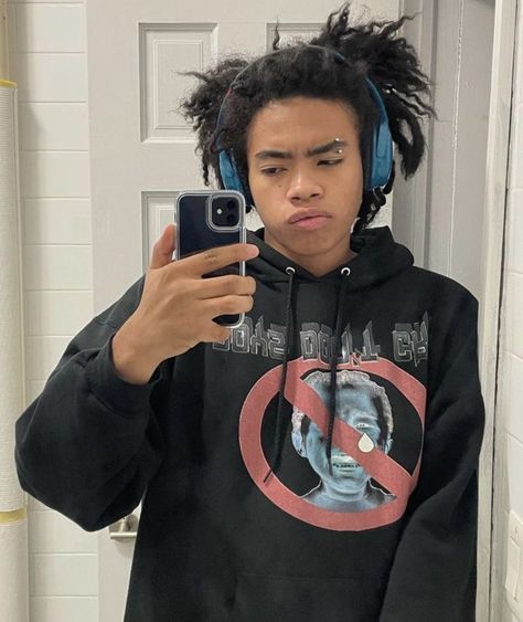 Sony Headphones Outfit, Poc Men, Headphones Outfit, Headphone Outfit, Sony Headphones, Hair Reference, Pretty Men, Look Cool, Locs