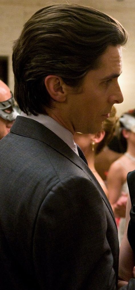 Bruce Wayne in The Dark Knight Rises Christian Bale The Dark Knight Rises, Christian Bale Suit, Bruce Wayne Haircut, Bruce Wayne Dark Knight, Bruce Wayne Hairstyle, Christian Bale Hair, Christian Bale Hairstyle, Slicked Hair Men, Mens Hairstyles Fine Hair