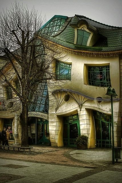 Crooked j  House, Sopot, Poland @Karli Byerly Byerly Radbourne The Crooked House, Sopot Poland, Architecture Cool, Crooked House, Unusual Buildings, Unusual Homes, Interesting Buildings, Amazing Buildings, Unique Buildings