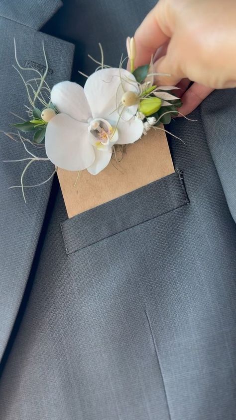 Orchid Pocket Boutonniere, Orchid Boutonniere Wedding, Orchid Buttonhole, Amaretto Cupcakes, Pocket Square Boutonniere, Square Boutonniere, Corsages Wedding, Diy Orchids, White Phalaenopsis Orchid