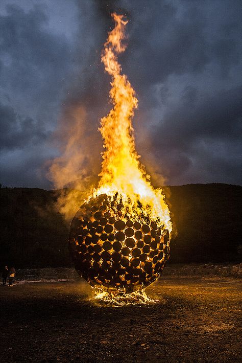 Transformations: art and modern design by Jaehyo Lee Fire Installation Art, Pebble Sculpture, Fire Sculpture, Environmental Sculpture, Fire Festival, Black Rock City, Fire Art, T Art, Firepit