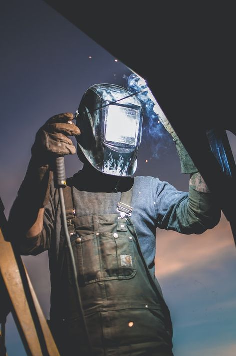 Welding Helmet Designs, Welding Crafts, Welding Process, Welding And Fabrication, Welding Helmet, Welding Art Projects, Welding Machine, Welding Art, Metal Fabrication