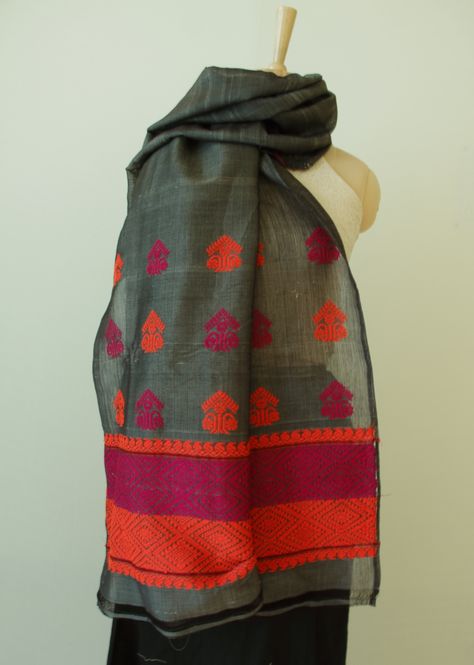 The Assamese weavers have always excelled in creating complex geometrical patterns in silks and cotton. Here is one such example in this silk by cotton dupatta. Ceremonial Silk Saree With Woven Motifs, Slub Silk Dupatta With Woven Motifs, Traditional Art Silk Shawl With Motifs, Assamese Textile Design, Festive Semi-stitched Tussar Silk Digital Prints, India, Silk, Pattern, Clothes