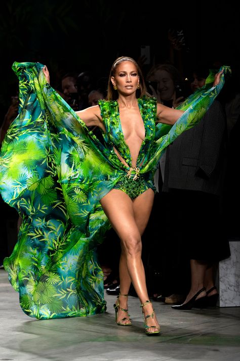 Jennifer Lopez Versace Dress, Jlo Dress, Jungle Dress, Androgynous Models, Models Backstage, Versace Spring, Versace Dress, Donatella Versace, Spring Fashion Trends