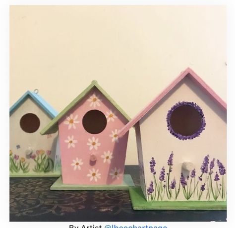 Painted Birdhouses Ideas Simple, Painting Wood Birdhouses, Paint Ideas For Bird House, Tiny Bird Houses Painted, Simple Birdhouse Painting Ideas, Cute Bird House Painting Ideas Flowers, How To Paint A Birdhouse, Bird House Paint Ideas, Diy Bird House Painting Ideas