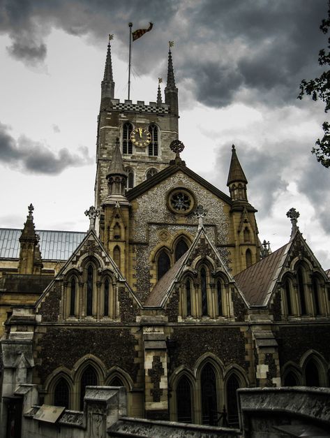 English Cathedrals, London Southbank, Southwark London, Southwark Cathedral, Antique Architecture, Cathedral Architecture, London Aesthetic, Church Of England, Church Architecture