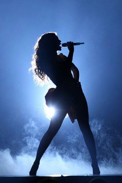 Diva. Queen Bey. I Am Sasha Fierce, Beyoncé Wallpaper, Beyonce Performance, P T Barnum, Beyonce Fans, Induction Ceremony, Sasha Fierce, Silhouette Photography, Meteor Garden 2018