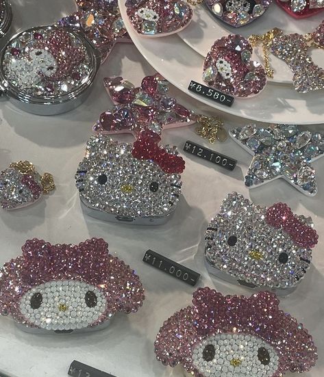 Rhinestone Projects, Kitty Clothes, Hello Kitty Jewelry, Hello Kitty Rooms, Hello Kitty Clothes, Hello Kitty Aesthetic, Hello Kitty Accessories, Expensive Jewelry Luxury, Pink Hello Kitty