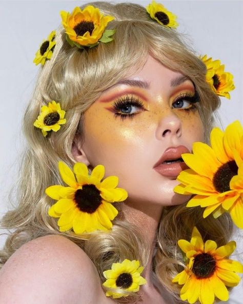 Makeup Ideas Yellow, Makeup With Freckles, Pretty Fresh Foundation, 60’s Makeup, Flawless Filter, Colour Corrector, 70s Makeup, Festival Aesthetic, Yellow Makeup