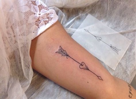 Small arrow stabbed heart tattoo - Tattoogrid.net Arrow Tattoo Ideas, Small Arrow Tattoos, Running Tattoo, Heart Ideas, Fake Rock, Arrow Heart, Girls With Sleeve Tattoos, Tattoo Quotes For Women, Bff Tattoos