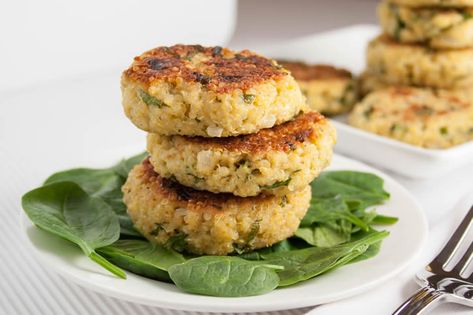 We're not as carnivorous as we used to be.    That was part of the motivation behind this recipe for Italian Quinoa Patties.  Not that we were ever big red meat eaters.  Don't get me wrong, we Pepper Quinoa, Italian Quinoa, Quinoa Patties, Seasoned Bread, Quinoa Burgers, Meatless Meal, Grain Recipes, Seasoned Bread Crumbs, Romano Cheese