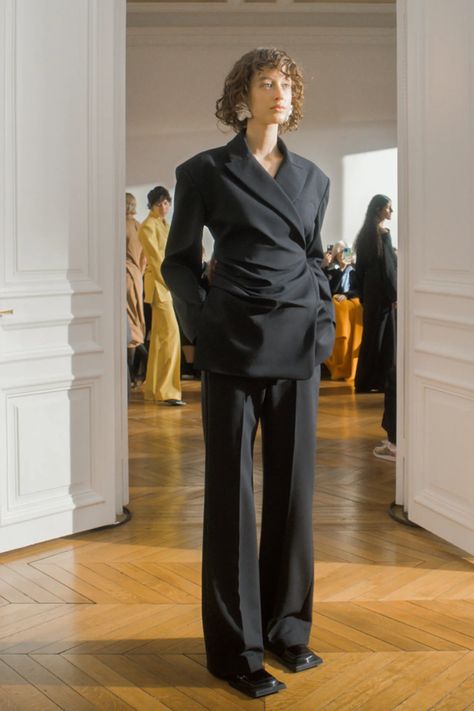 Couture Spring 2023, Maison Rabih Kayrouz, Rabih Kayrouz, Spring Summer 2023, Spring 2023, Winter 2023, Couture Collection, Black Jacket, Paris Fashion Week