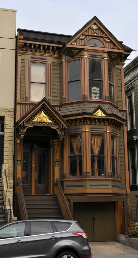 Victorian Townhouse Exterior, San Francisco Exterior House Colors, Desert Victorian House, Victorian Apartment Exterior, Victorian Town House Exterior, Cute Old Houses Exterior, Victorian Apartment Building, Town House Exterior, 1920s Houses