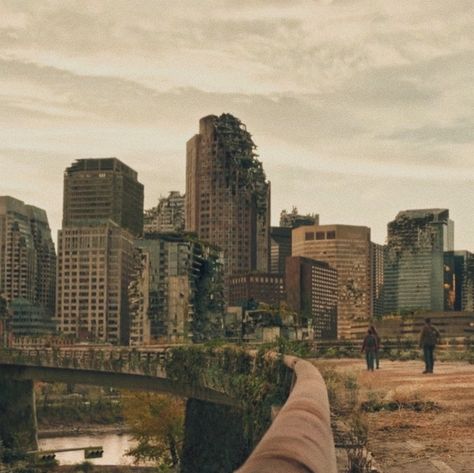 Dystopian Apocalypse Aesthetic, Dystopian New York, Ruined City Aesthetic, Jordan Core, Resident Evil Apocalypse, Landscape Studies, Dystopian Aesthetic, Zombie Apocolypse, Apocalypse Aesthetic