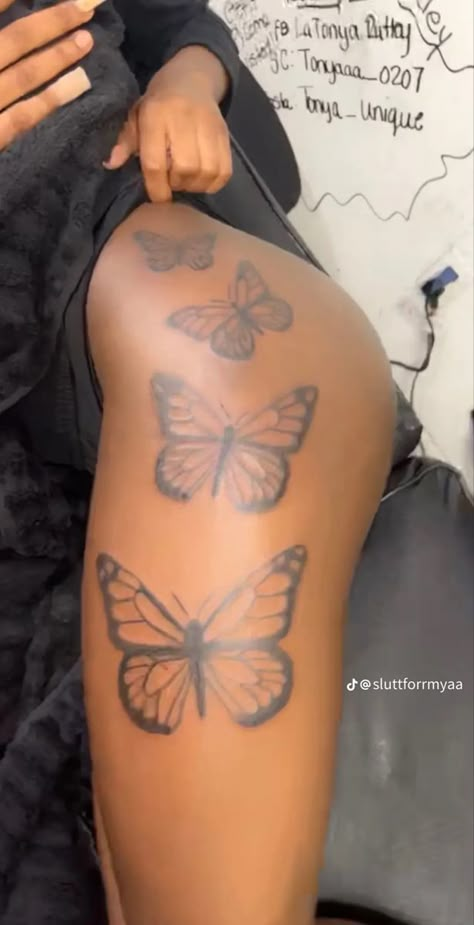 Tattoo On Buttcheek Big, Butterfly Tattoo Buttcheek, Butterfly Tattoo On Buttocks, Buttcheek Tattoo Women, Butterfly Thigh Tattoo, Baddie Tattoos, Waves Haircut, Piece Tattoo, Bright Tattoos