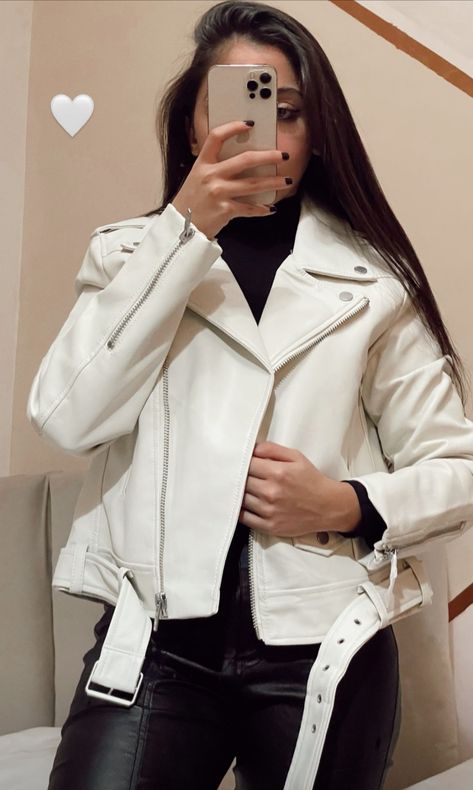 White Leather Jacket Outfit Women, Brown Hair Cuts, Biker Jacket Outfit, Beige Leather Jacket, Fancy Dresses Long, Minimalist Capsule Wardrobe, Simple Trendy Outfits, Casual Work Outfits, Autumn Outfit