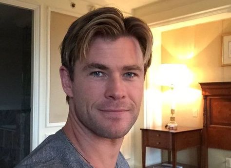 Chris Hemsworth Selfie, Christopher Hemsworth, Team Gale, Hemsworth Brothers, Marvel And Dc, Chris Hemsworth Thor, End Game, The Mighty Thor, Liam Hemsworth