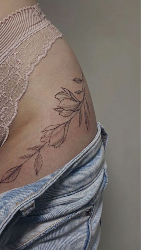 Floral Hip Tattoo, Upper Thigh Tattoos, Hip Tattoo Designs, Tattoo Artist Tattoo, Unique Tattoo Ideas, Tattoos To Cover Scars, Hip Thigh Tattoos, Wrap Tattoo, Artist Tattoo