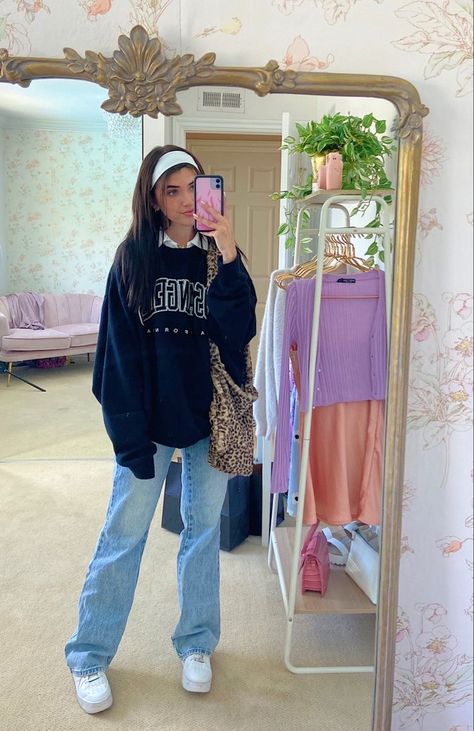 Target Brands Clothing, 2020 Outfits Aesthetic, Vintage Street Style Outfits, Vintage Aesthetic Accessories, Winter Outfits Y2k Aesthetic, How To Style A Jumper, Outfit Ideas Jumper, 90s Street Style Aesthetic, Colorful Y2k Outfits