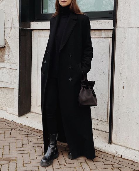 Long Black Blazer, Black Blazer Outfit, Retro Fashion Women, Black Suit Jacket, Middle Age Fashion, Wool Trench Coat, Streamlined Design, Trench Coat Black, Long Blazer