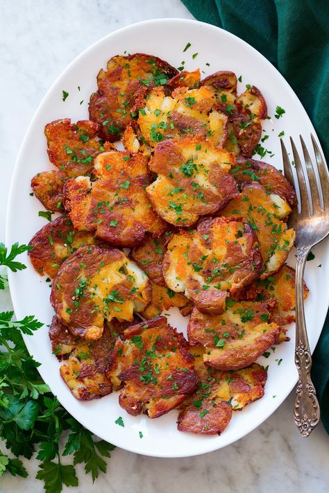 Smashed Red Potatoes, Potato Side Dishes Easy, Red Potato Recipes, Smashed Potatoes Recipe, Crispy Smashed Potatoes, Potato Recipes Side Dishes, Fall Foods, Breakfast Potatoes, Gf Desserts