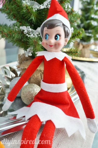 How to make an inexpensive and easy No Sew Elf on the Shelf Skirt Apron Elf Skirt Pattern, Diy Elf Clothes On The Shelf, Elf On The Shelf Skirt, Homemade Skirt, Elf Diy, Elf Skirt, Elf On The Shelf Clothes, Elf Writing, Diy Elf