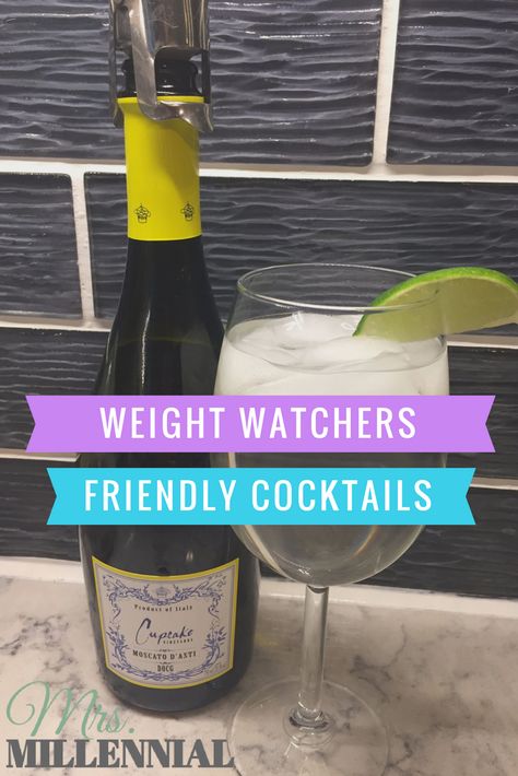 I've now lost 30 lbs on Weight Watchers Smart Points program! A big secret to my success has been finding alternative to points-heavy cocktail and wine, and this low-calorie wine spritzer fits the bill, plus it's just a refreshing summer cocktail! Low Calorie Wine, Low Points Weight Watchers, White Wine Spritzer, Weigh Watchers, Low Calorie Cocktails, Wine Spritzer, Weight Watchers Smart Points, Low Calorie Drinks, Refreshing Summer Cocktails