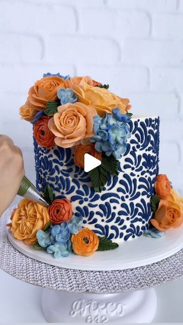 Talavera Wedding Cake, Talavera Cake Ideas, Talavera Quinceanera, Talavera Birthday Party, Talavera Cake, Spanish Themed Weddings, Talavera Wedding, Botanical Cake, Blue Talavera