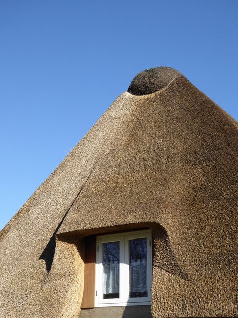 Germany Architecture, Nordic Architecture, Window Roof, African House, Northern Germany, Thatched House, Simple Building, English Interior, Tropical Architecture