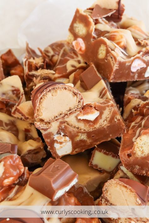 This Kinder Bueno Rocky Road is a simple and delicious no bake treat packed with Kinder chocolates along with marshmallows and digestives. One piece just isn't enough! Rocky Road Recipe, Homemade Chocolate Truffles, Tray Bake Recipes, Tray Bake, Sweet Dishes Recipes, Bake Recipes, Christmas Lunch, Cake Bars, Baking Gifts