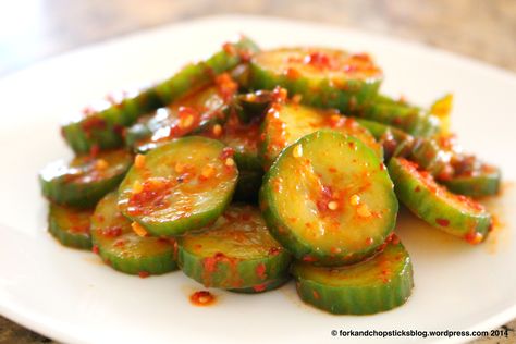 Sweet and Spicy Pickled Korean Cucumbers aka O-E MooChim (오이무침) Oi Kimchi, Korean Cucumber Salad, Cucumber Pickles, Korean Cucumber, Marinated Cucumbers, Korean Side Dishes, Korean Dishes, Dinner Inspiration, Favorite Side Dish