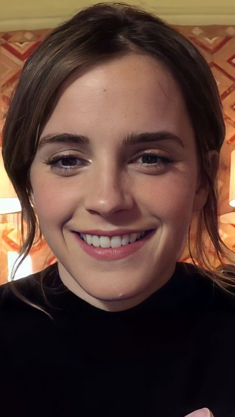 Celebrity Mood Pics, Cute Display Pictures For Whatsapp, Emma Watson Makeup, Jennifer Lawrence Hair, Makeup Celebrity, Photo Emma Watson, Emma Watson Pics, Emma Watson Style, Dress Celebrity